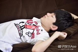 王俊凯睡姿大爆料视频,萌态百出，网友直呼可爱到爆